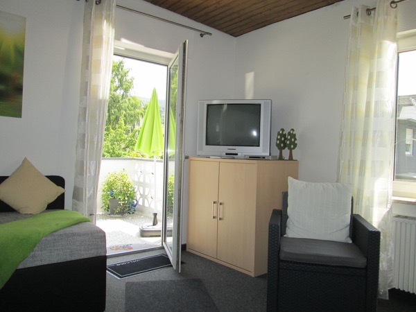 kreutz_wohnzimmer-mit-balkon