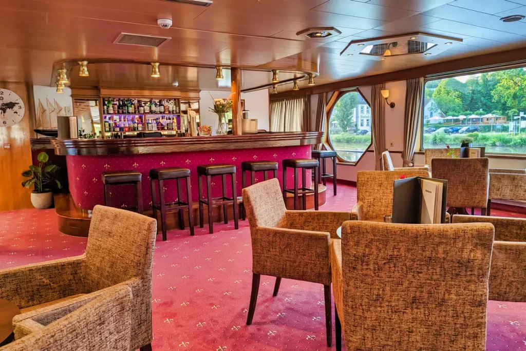 Cruiseschip Olympia lounge