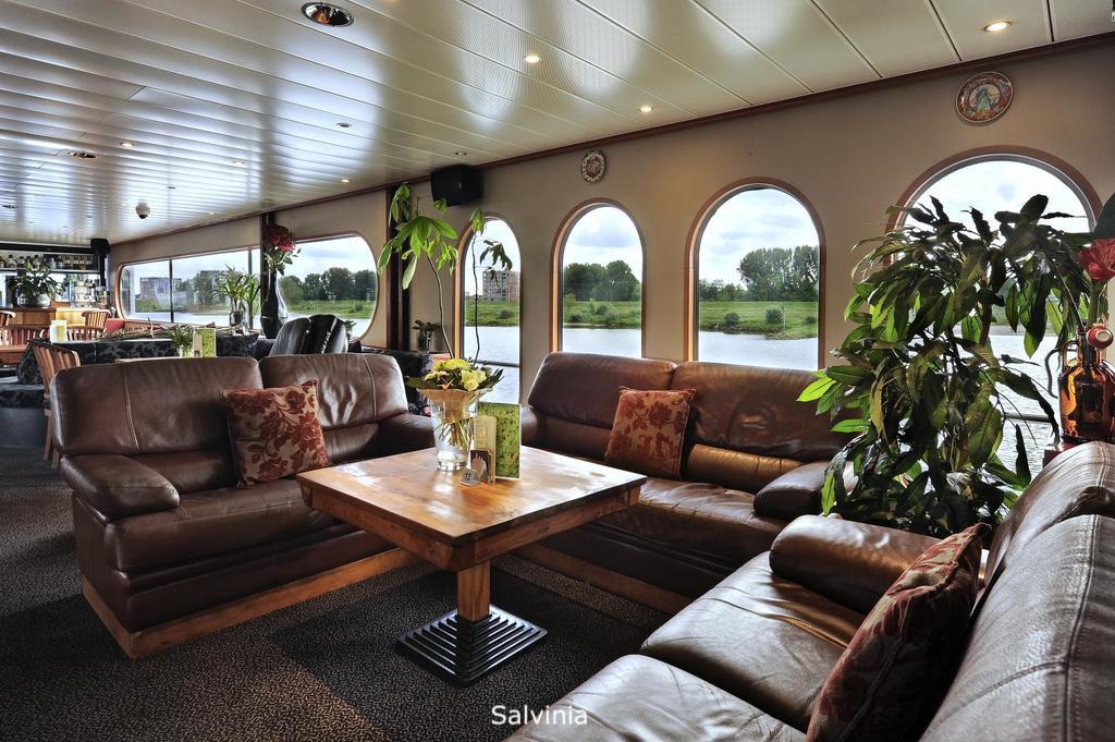 Relaxen terwijl de boot vaart