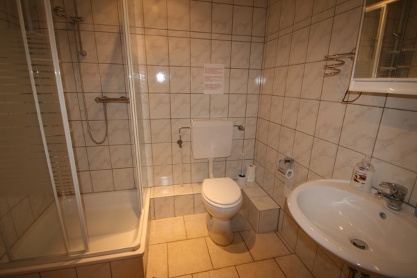 1 van de badkamers in de vakantiewoning